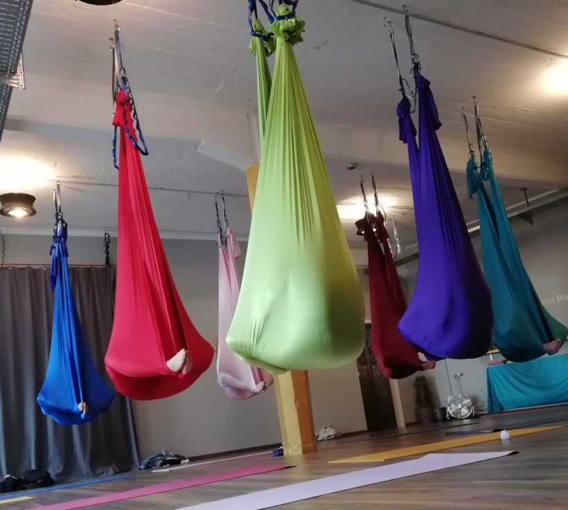 Ausbildung Aerial Yoga 50h mit Beate Kuzior-Hoffstaedter Ausbildung Aerial Yoga 50h mit Beate Kuzior-Hoffstaedter